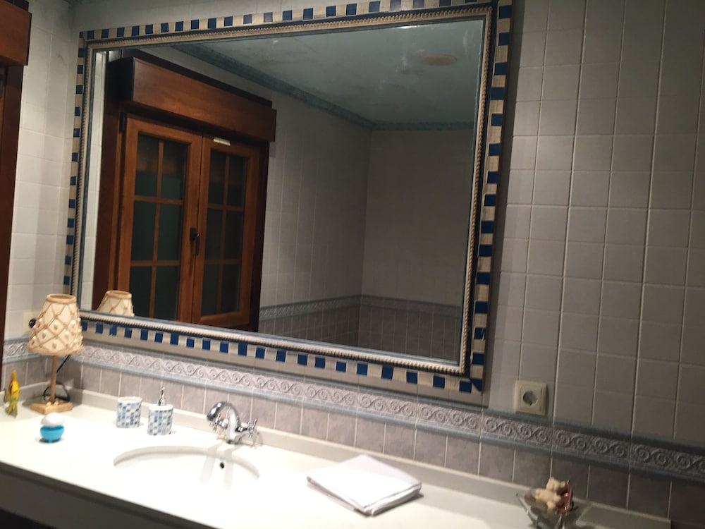 Twin Room, Private Bathroom - Photo 13