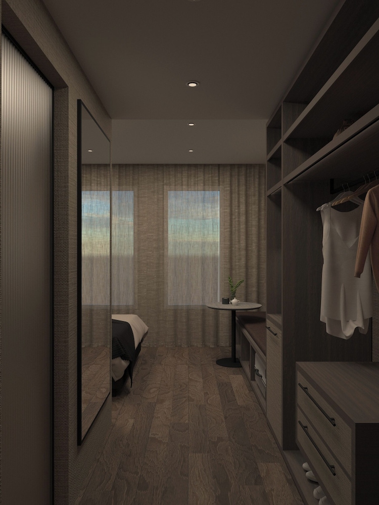 Deluxe Room With Partial Sea View