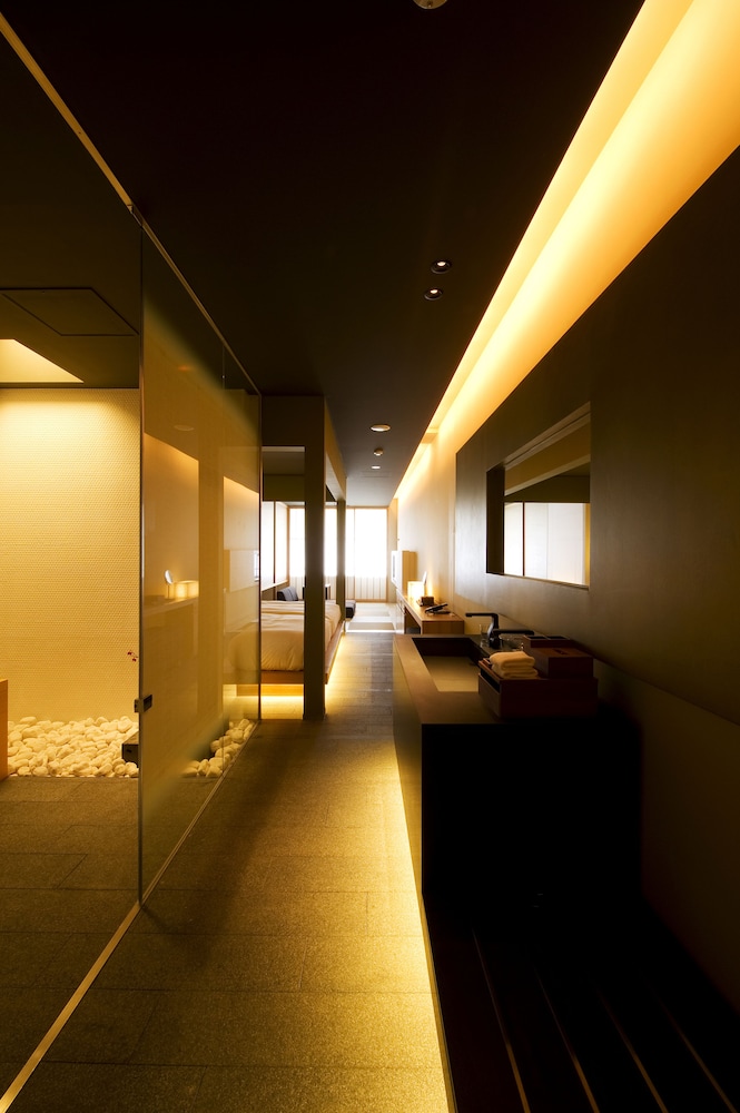 Twin Room Annex Building thumbnail 5
