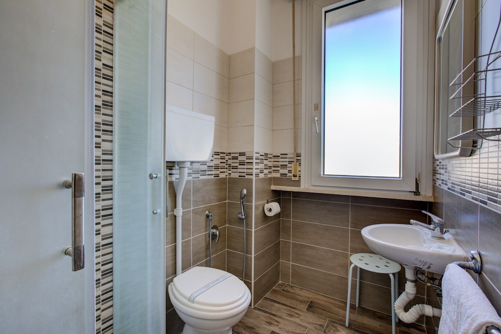 Economy Triple Room