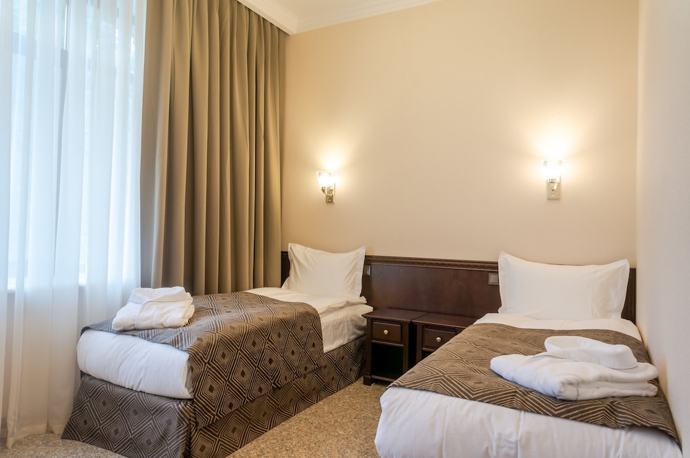 Standard Twin Room - Photo 1