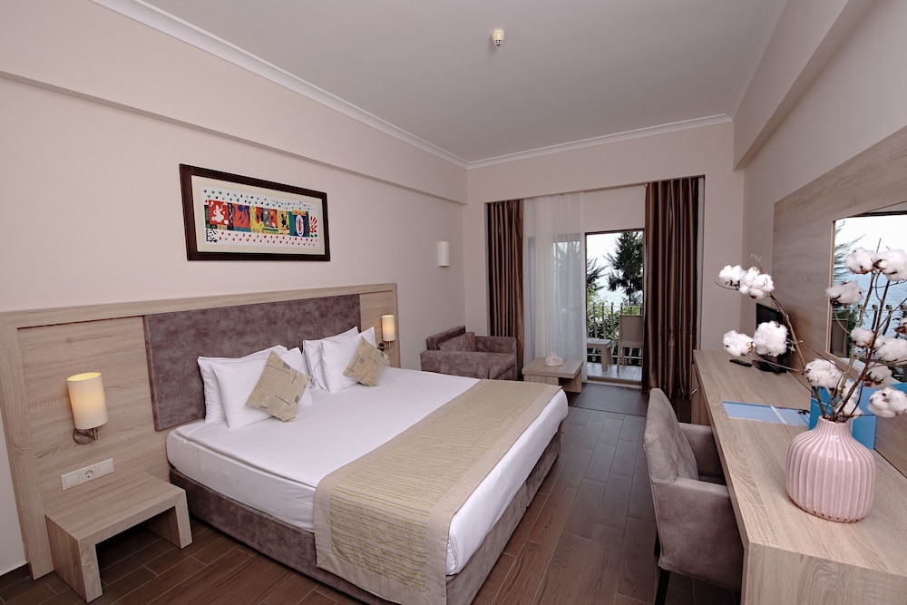Club Room, Garden View photo 3