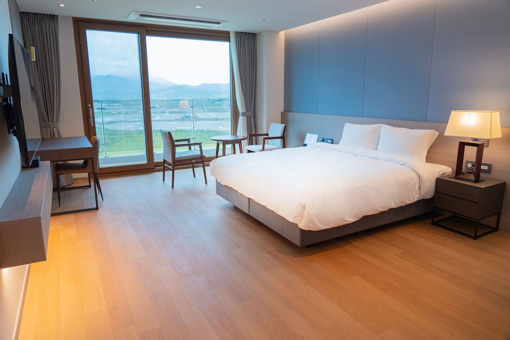 Superior Room, 1 King Bed - Photo 1