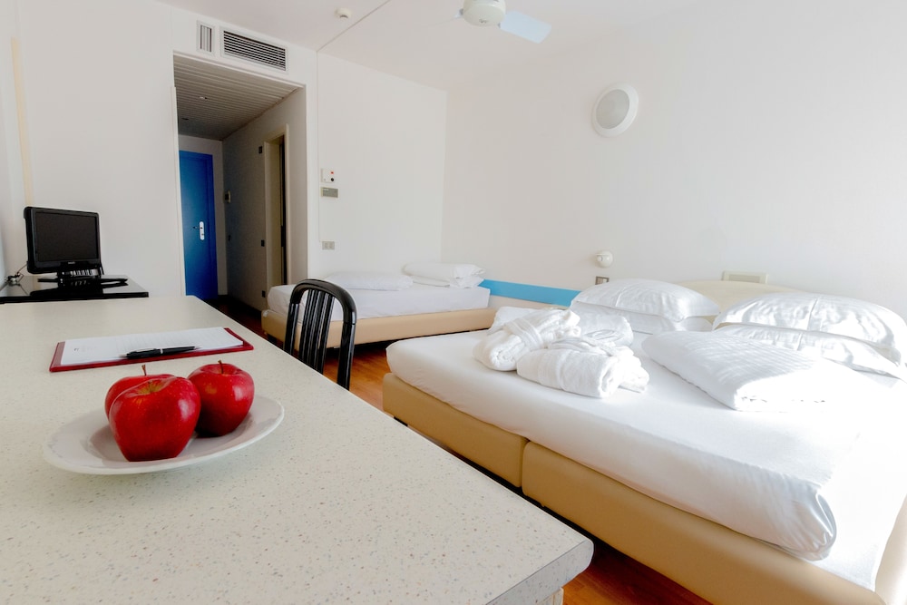 Basic Single Room photo 2