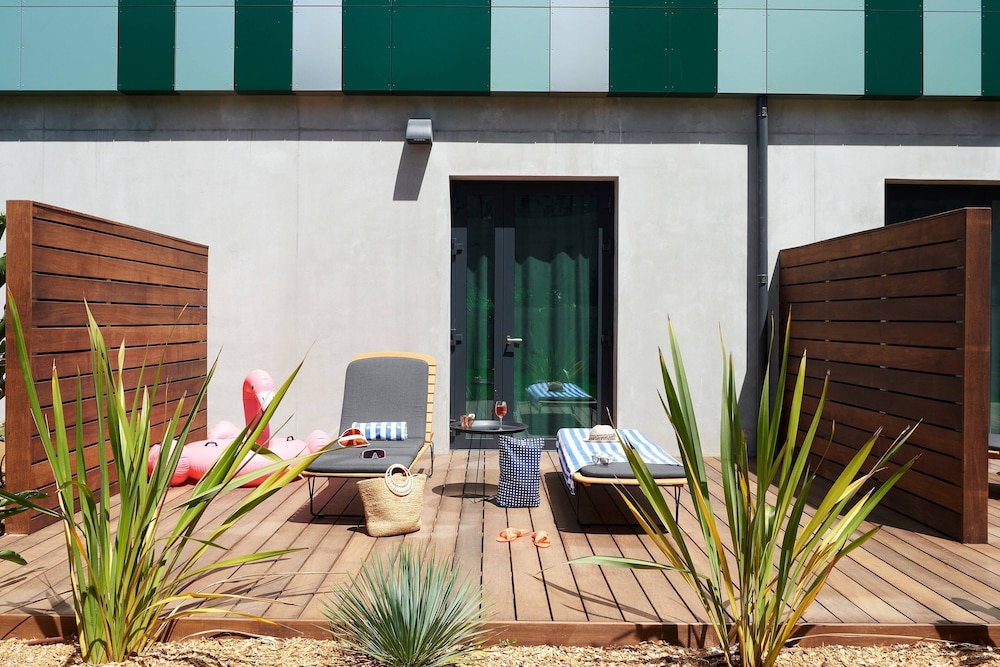 Premium Room, 1 Queen Bed, Terrace photo 3
