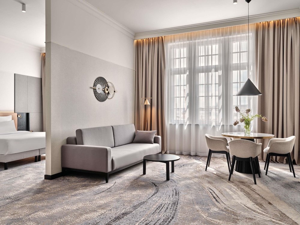 Junior Suite, 1 Double Bed with Sofa bed photo 3