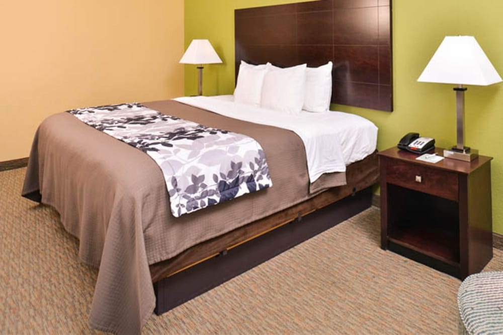 Room, 1 King Bed, Accessible, Non Smoking - Photo 4
