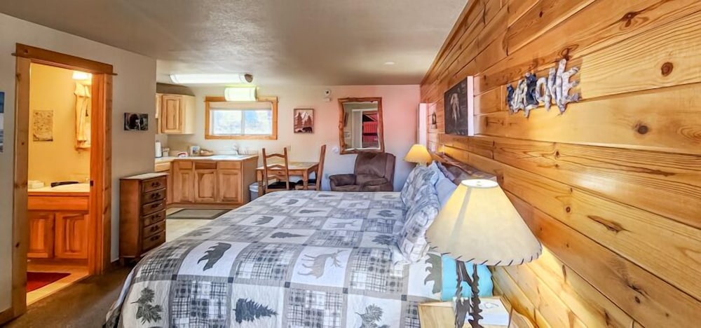 Suite, 1 King Bed, Jetted Tub