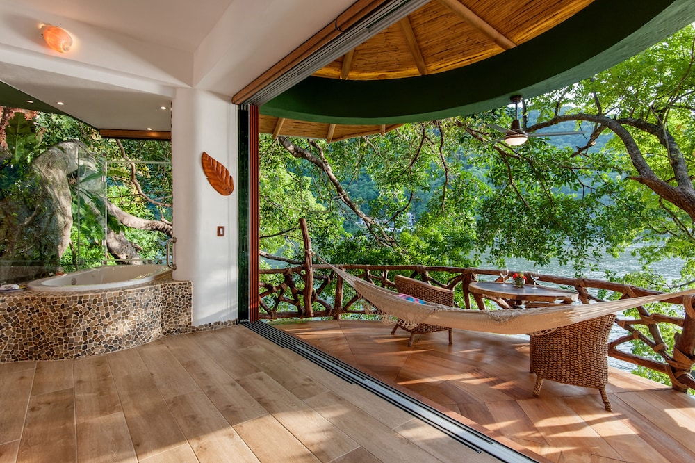 Jungle Love Nest-ocean View