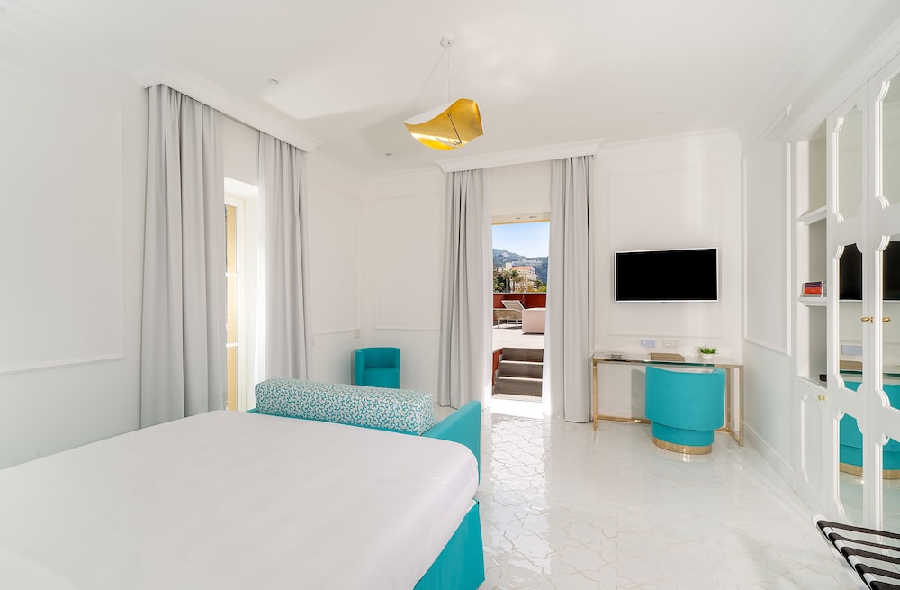 Junior Suite, Hot Tub, Sea View (Deluxe) - Photo 2