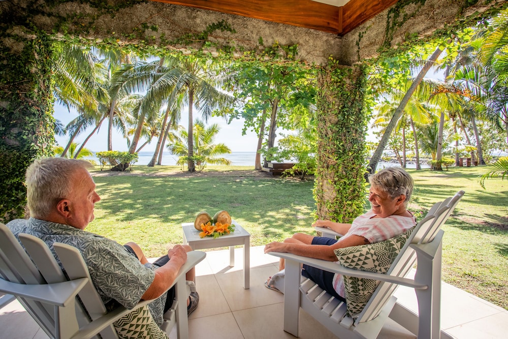 Deluxe Oceanfront Villa photo 5