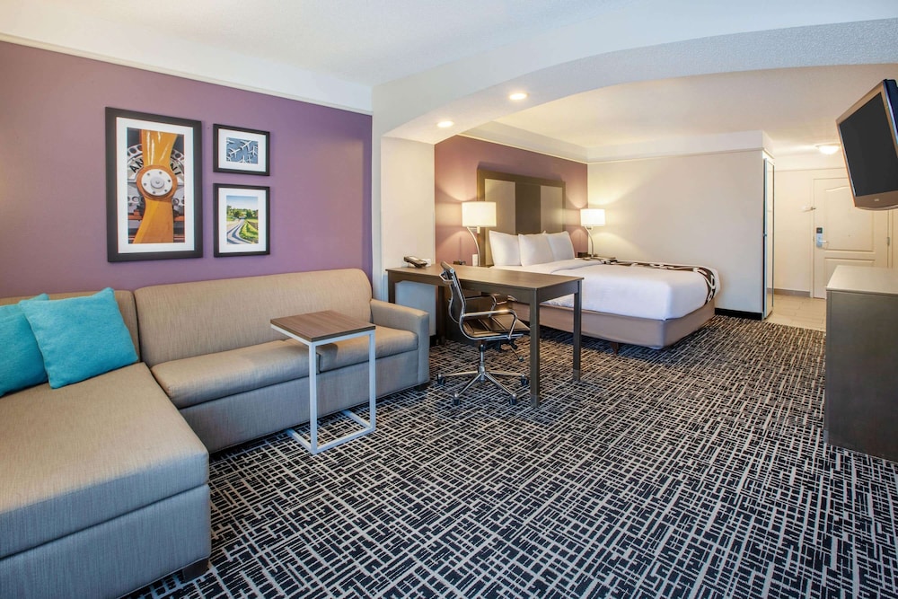 Executive Room, 1 King Bed, Accessible, Non Smoking (Mobility/Hearing Impaired Accessible) - Photo 1