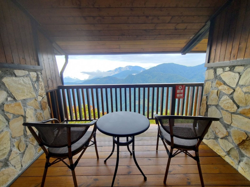 Grand Twin Room, 2 Queen Beds, Mountain View photo 3
