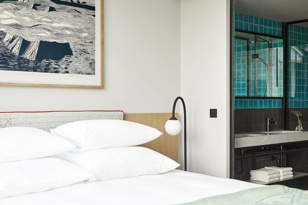 Suite, 1 King Bed, Ensuite
