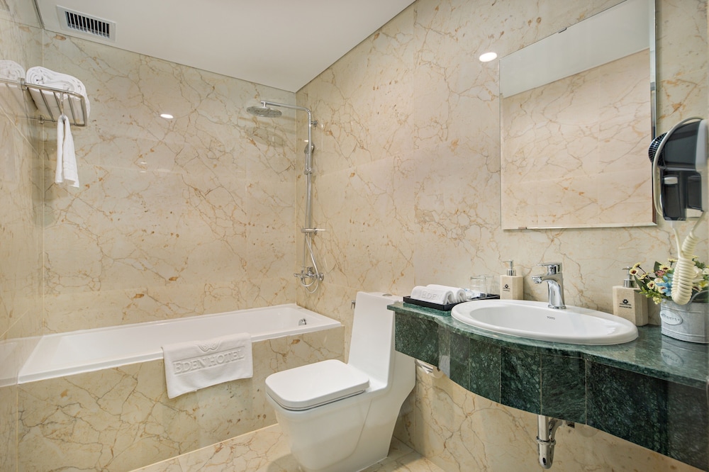 Deluxe Twin Room, Bathtub, Ocean View photo 2
