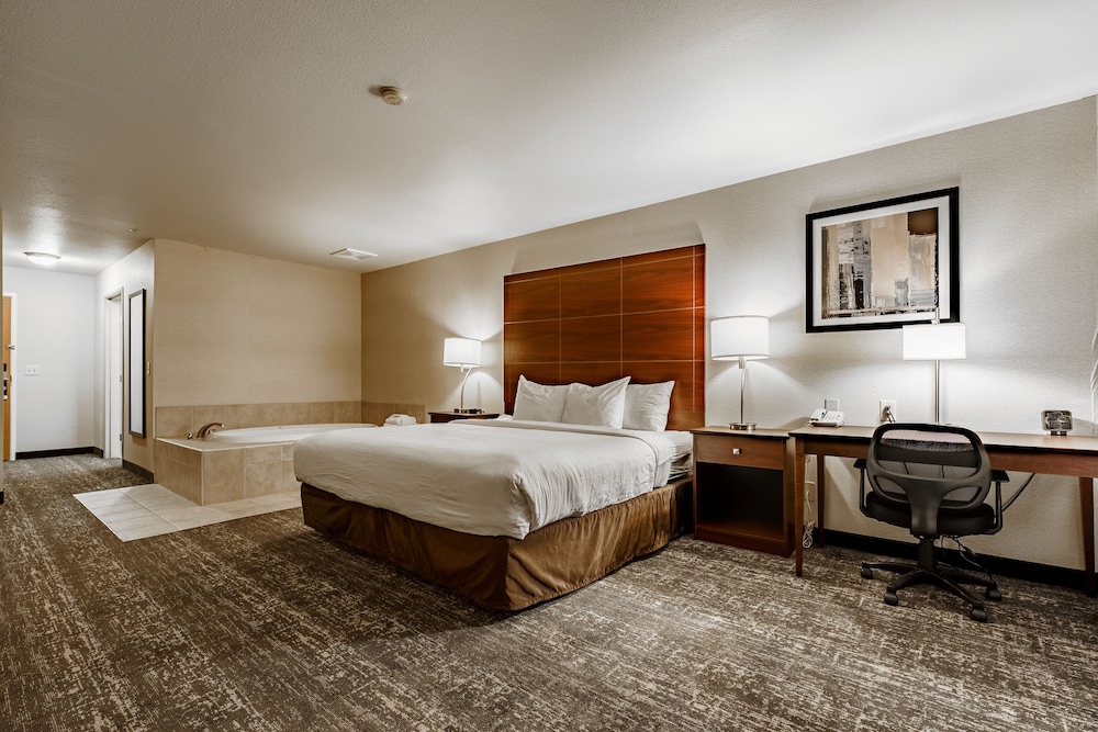 Suite, 1 King Bed, Non Smoking, Jetted Tub - Photo 2