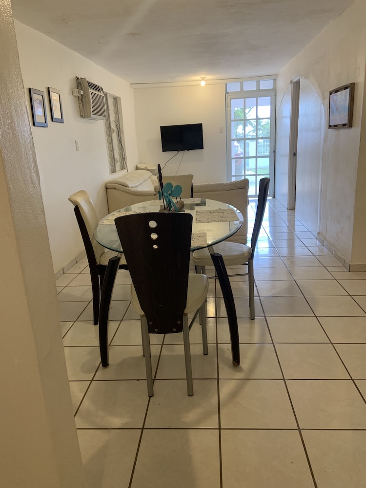 Family Apartment, 2 Bedrooms, Beach View photo 3