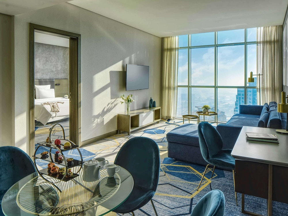 Deluxe Suite, 1 King Bed, Lagoon View