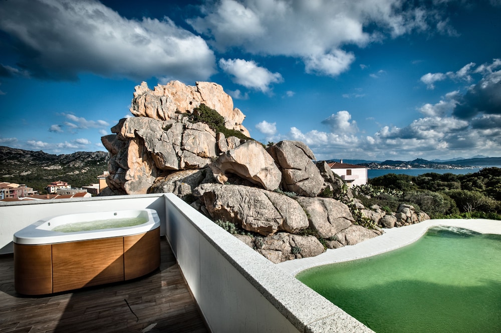 Luxury Suite, 1 King Bed with Sofa bed, Jetted Tub, Sea View, photo 6
