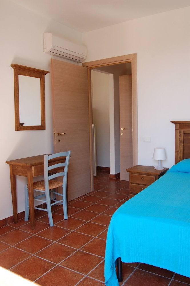 Apartment, 2 Bedrooms, Non Smoking photo 2