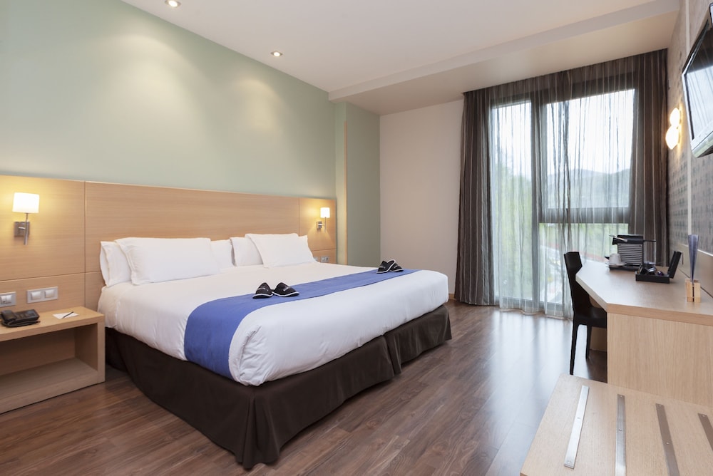 Double or Twin Room - Photo 2