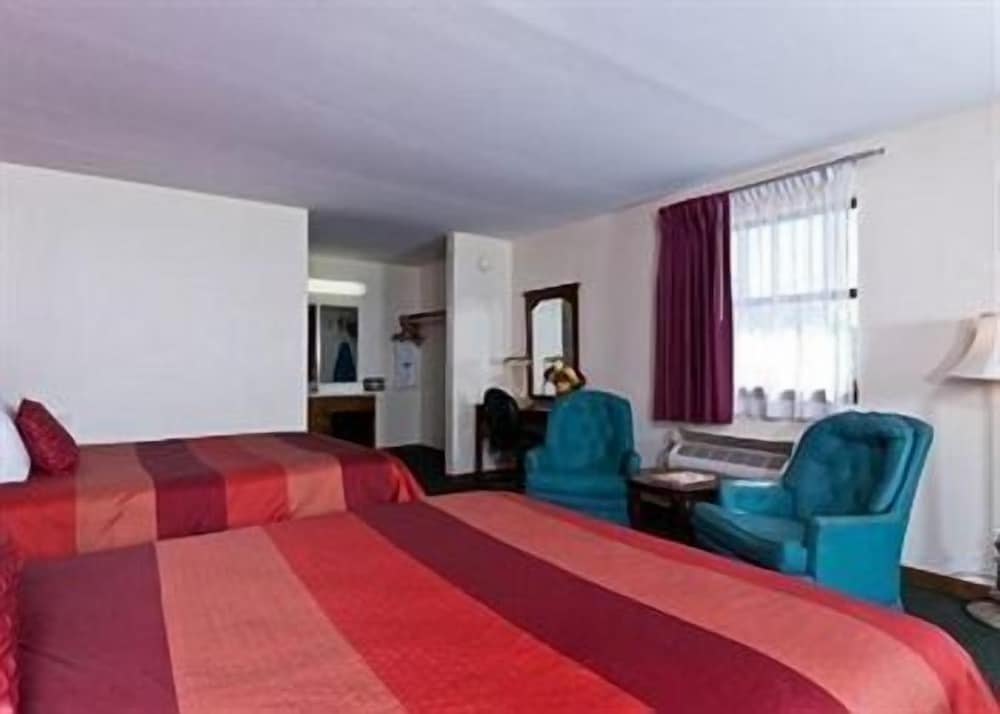 Standard Room, 2 Queen Beds photo 2