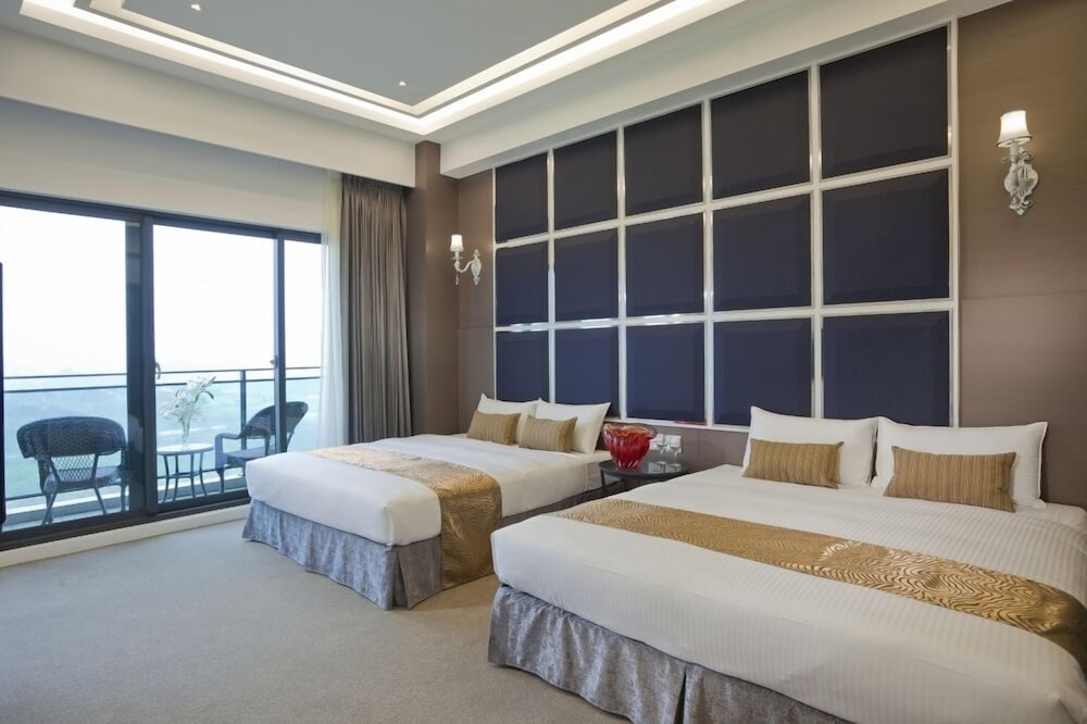 Lake View Deluxe Quadruple Room