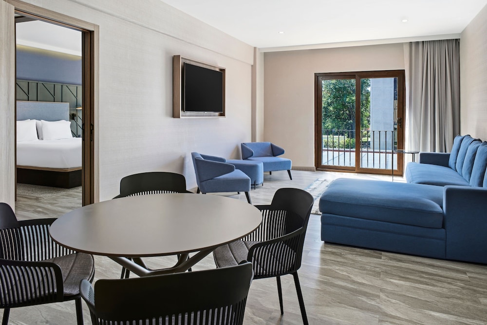 Suite, 1 Bedroom - Photo 4