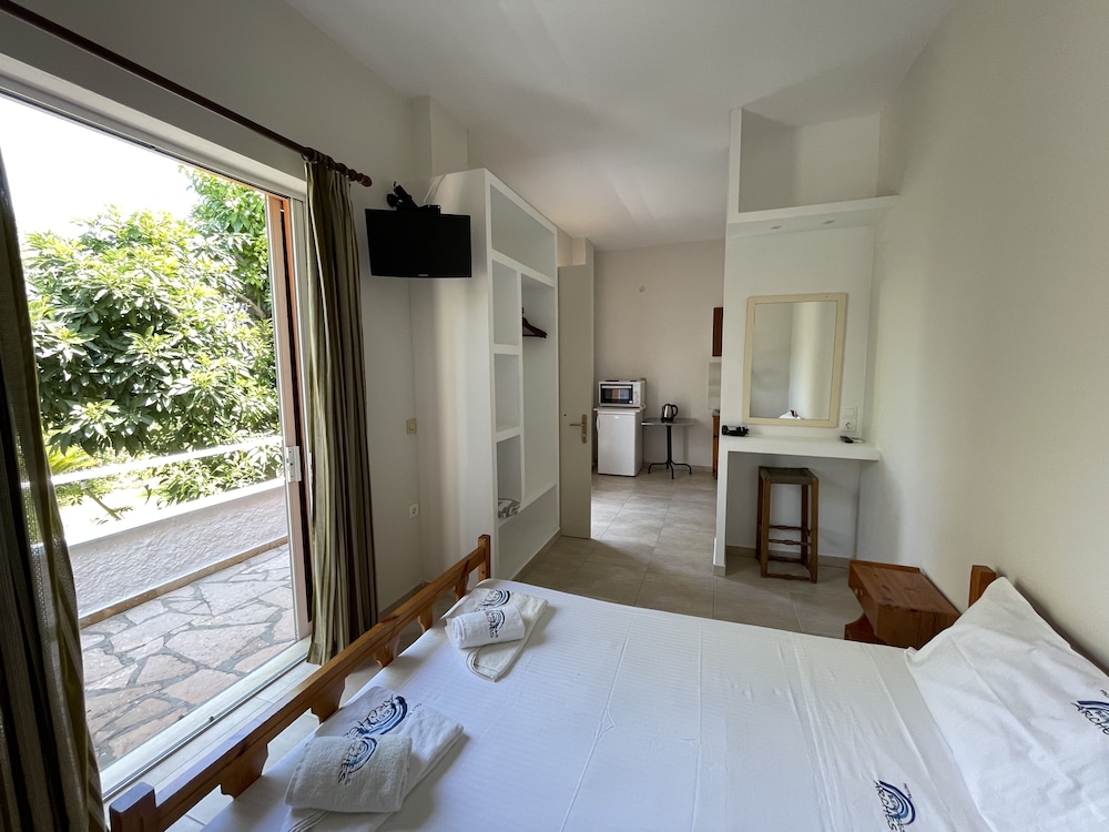 Basic Studio, 1 Bedroom, Balcony, Garden View photo 1