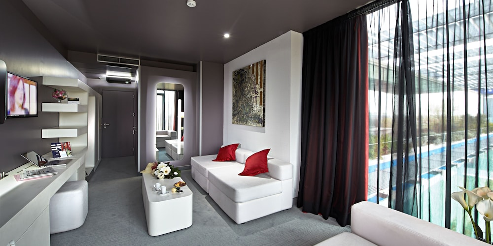 Executive Suite thumbnail 5