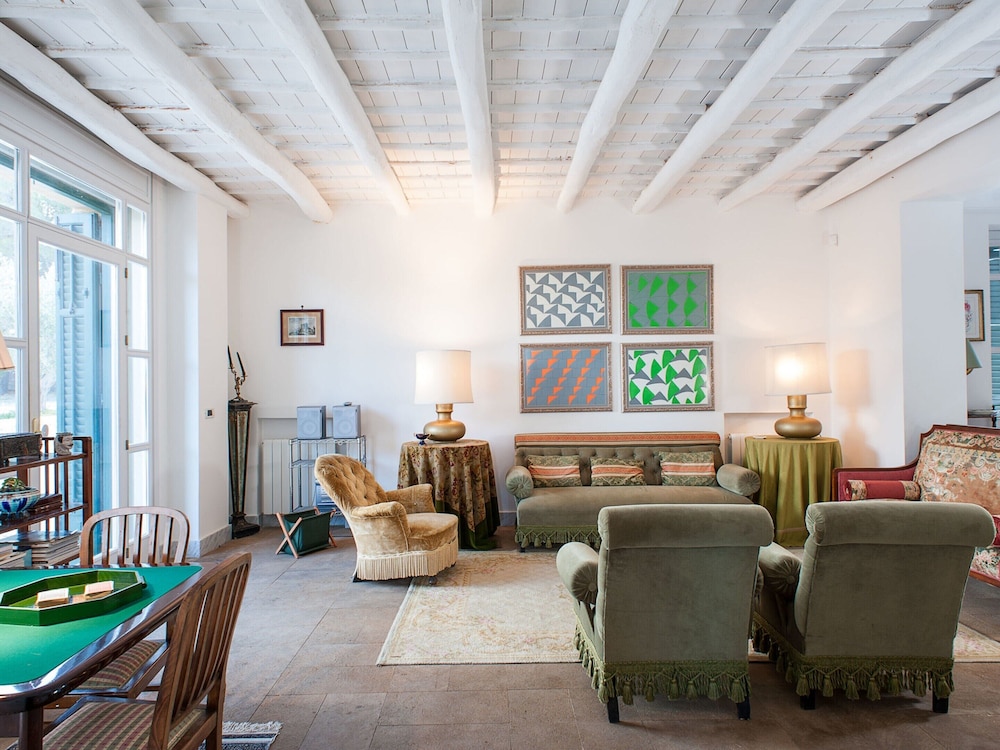 Villa photo 3