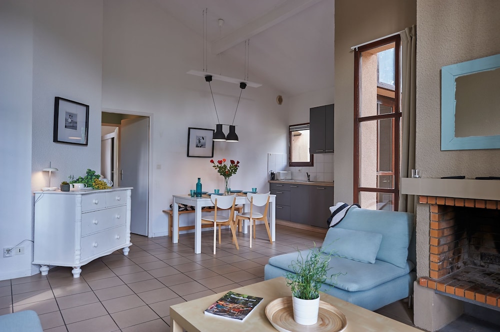 Deluxe Townhome photo 3