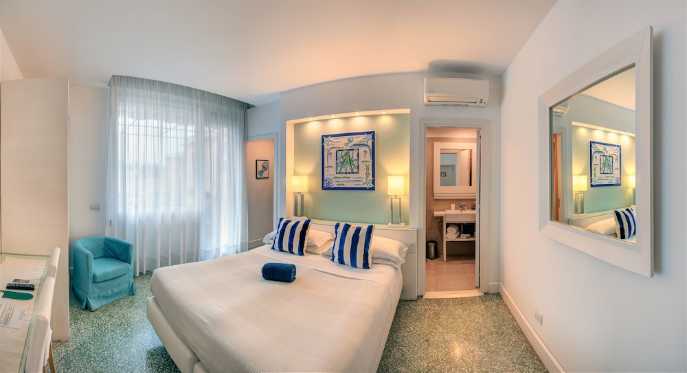 Deluxe Studio, Balcony - Photo 10