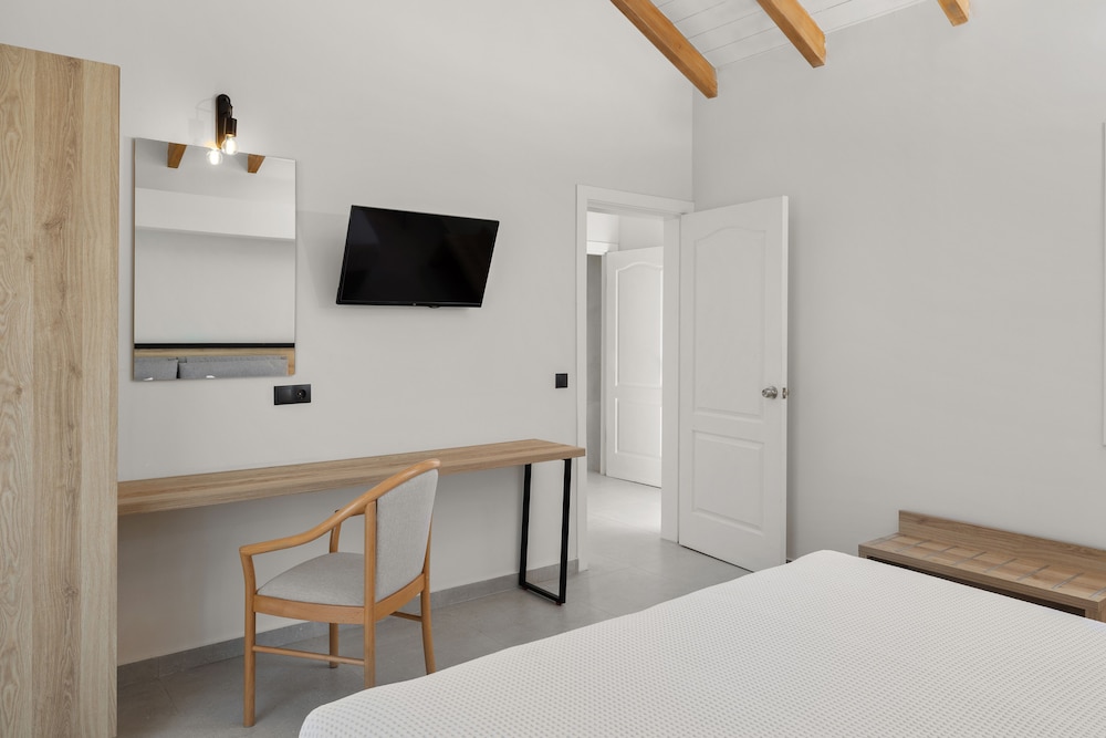 Family Suite with Side Sea View