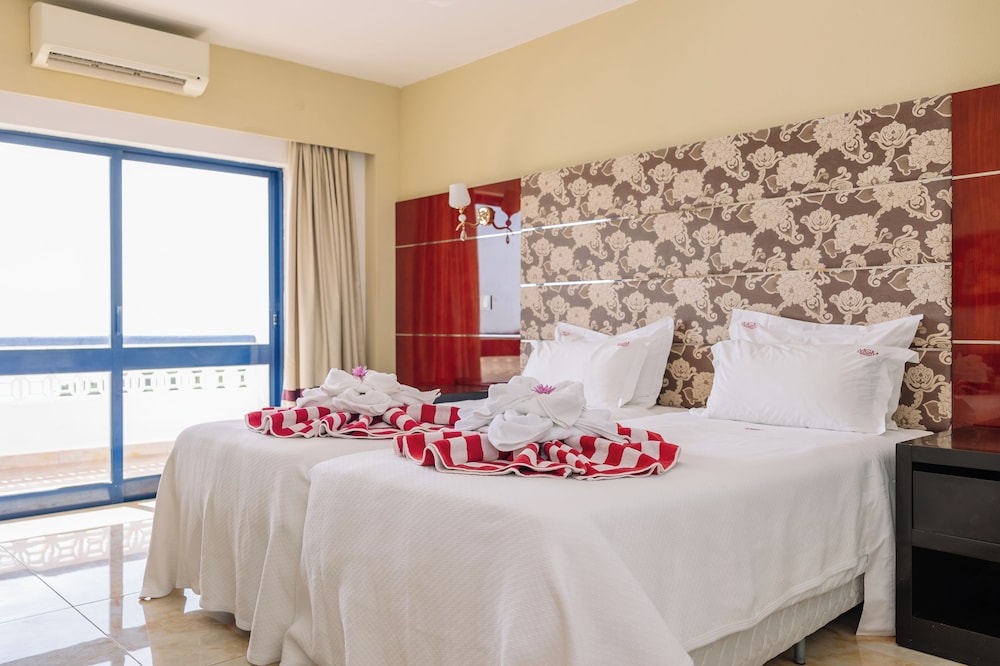 Deluxe One Bedroom Apartment - 4 Adults - Photo 1