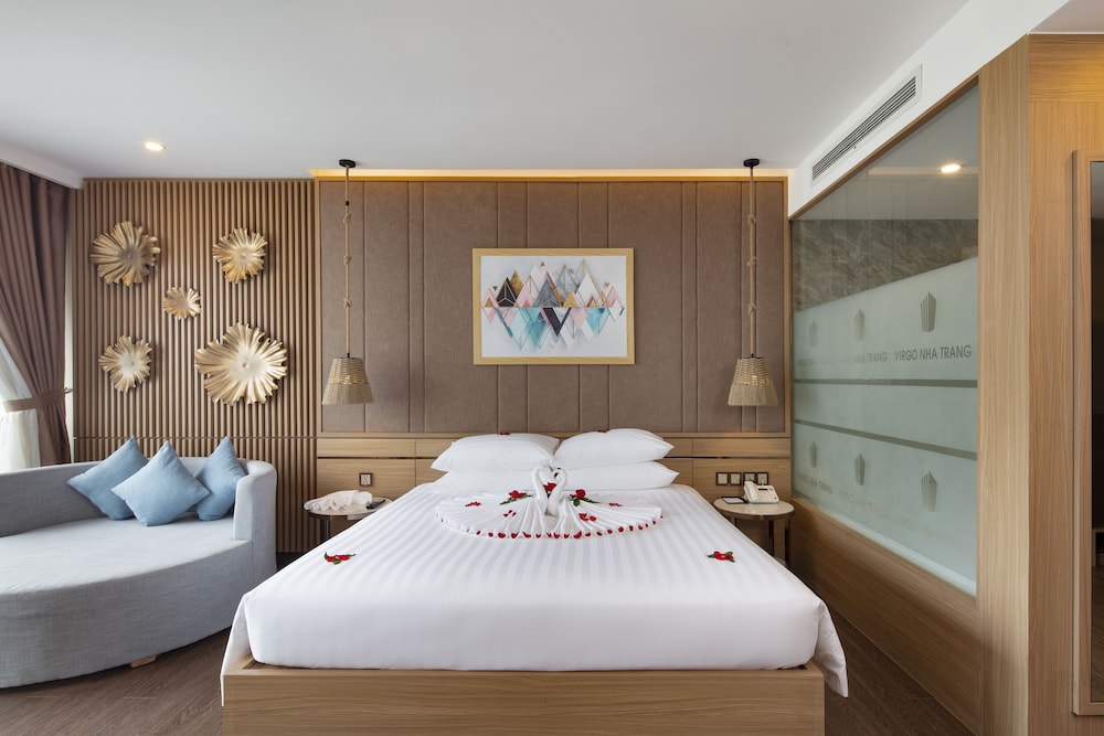 Deluxe Room, Balcony, City View - Photo 4