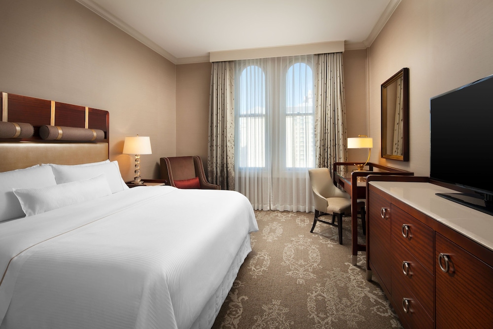 Deluxe Room, 1 King Bed - Photo 1