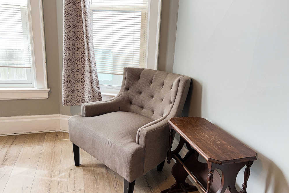 Deluxe House photo 1