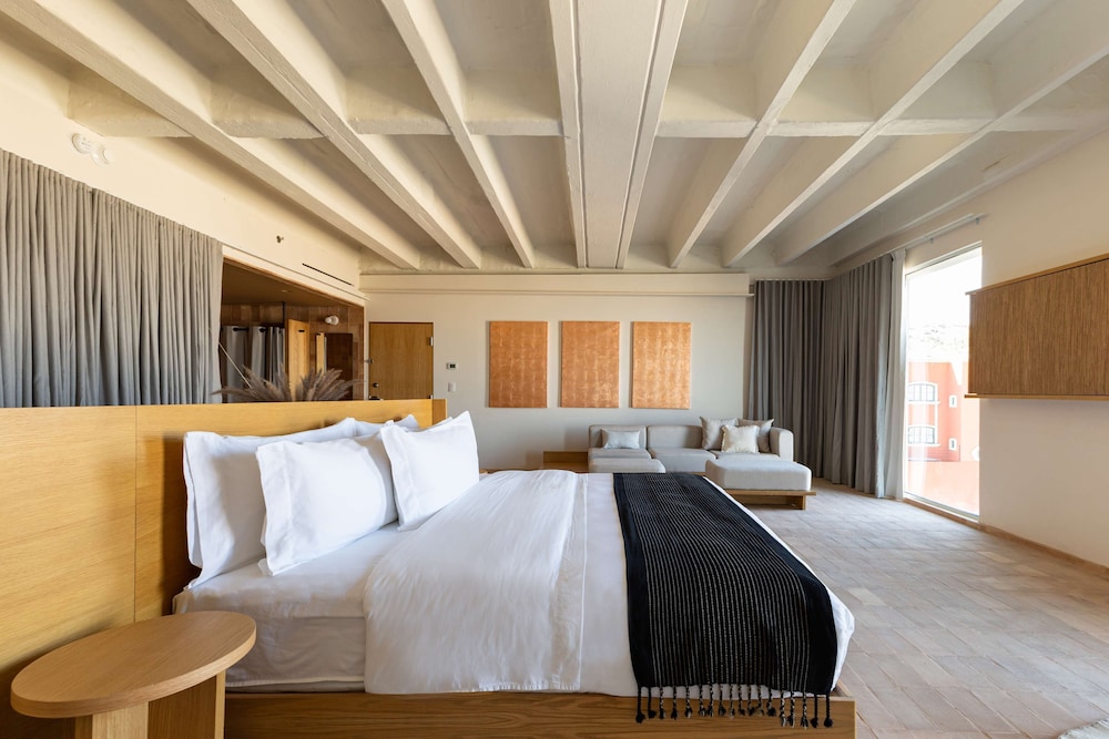 Junior Suite, 1 King Bed - Photo 1