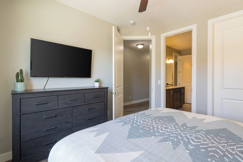 Luxury House, 4 Bedrooms, Patio, Mountain View photo 2