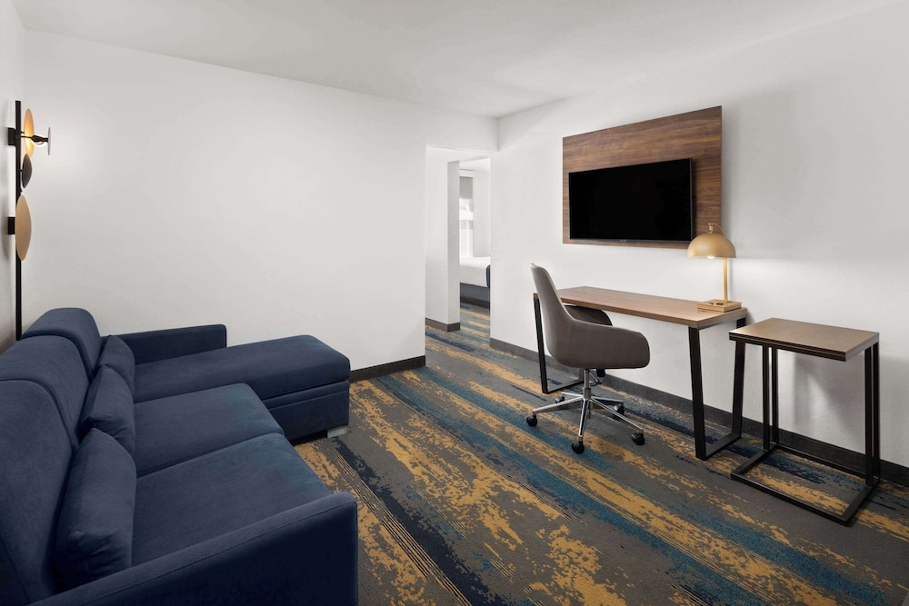 Suite, Multiple Beds, Non Smoking - Photo 1