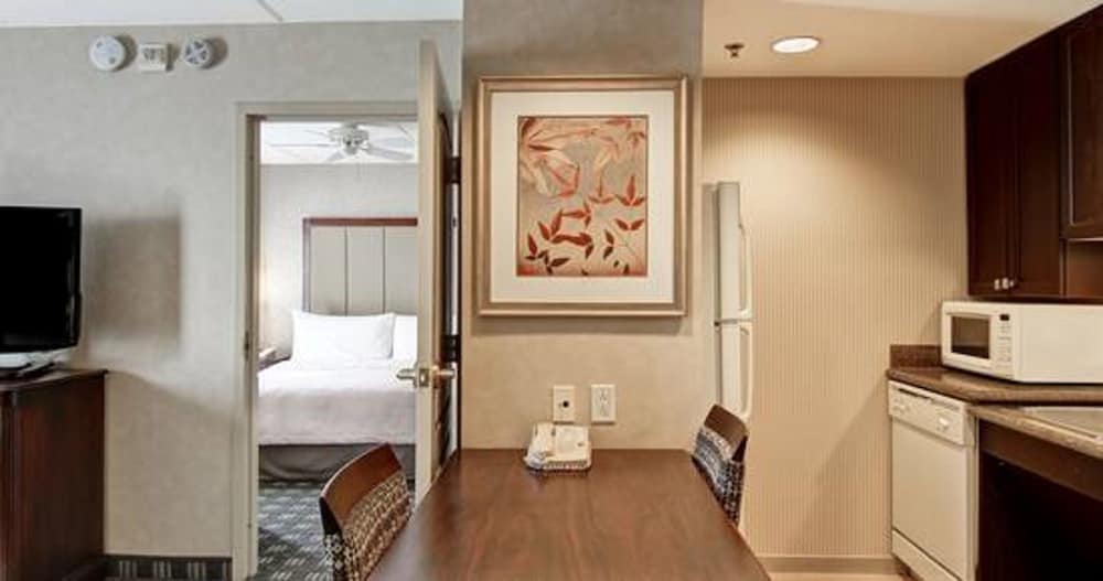 Suite, 1 King Bed, Accessible, Non Smoking - Photo 3