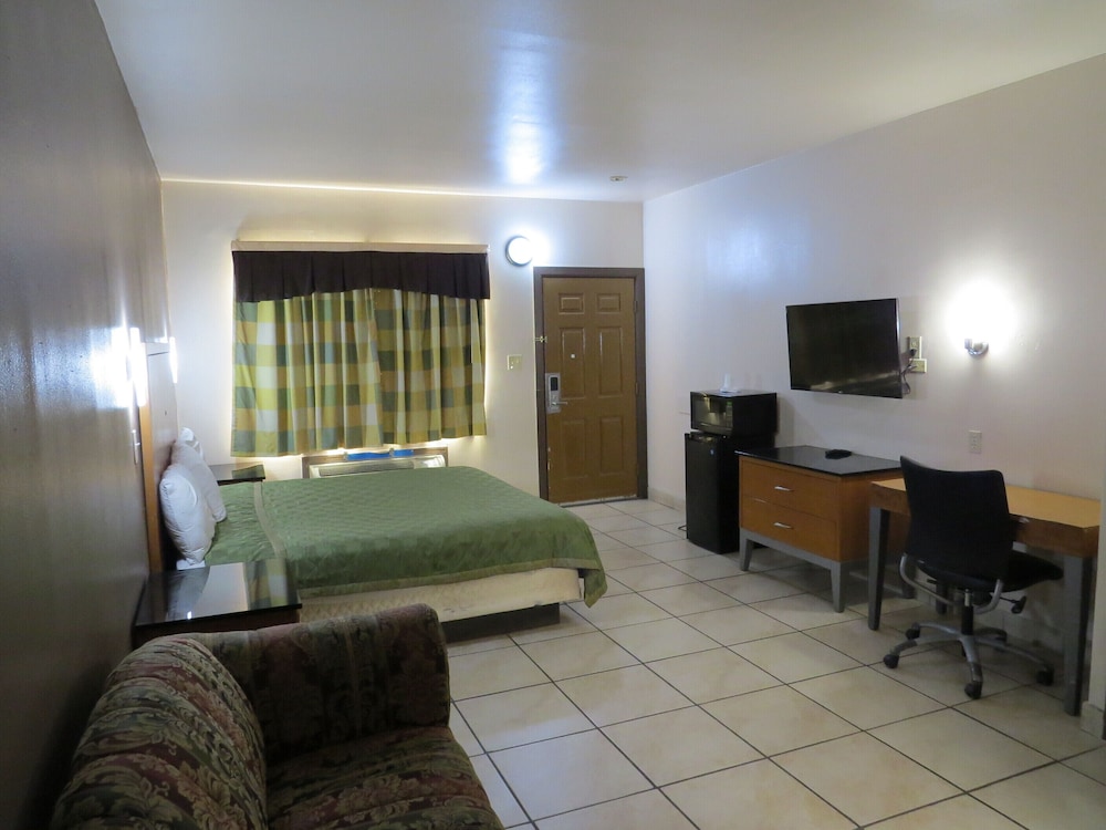 Room, 1 King Bed photo 1