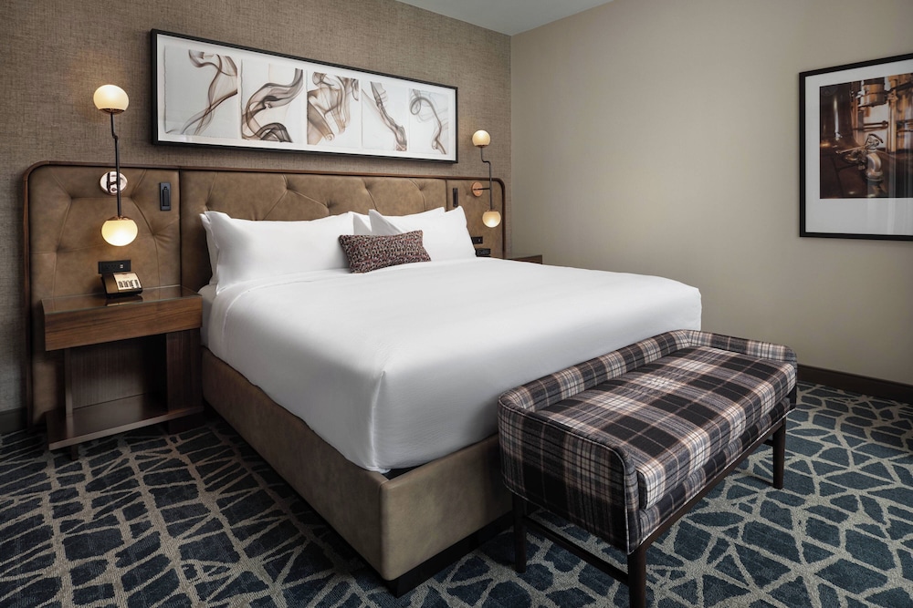 Room, 1 King Bed, City View (Hearing Accessible) - Photo 1