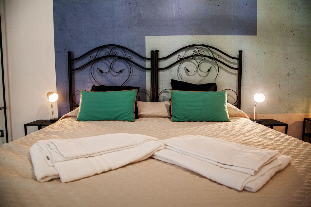 Superior Triple Room, Balcony, City View photo 2