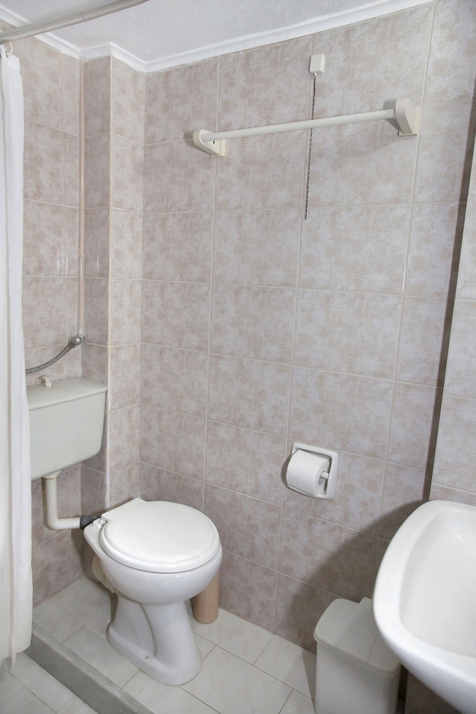 Standard Twin Room - Photo 5