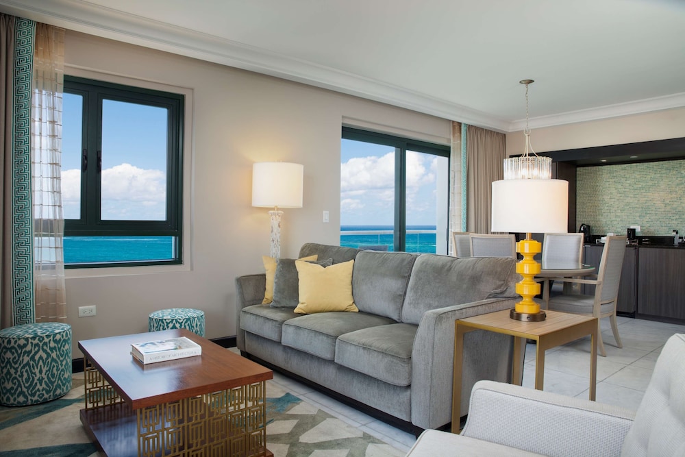 Room, 1 King Bed With Sofa Bed, Oceanfront (commodore)