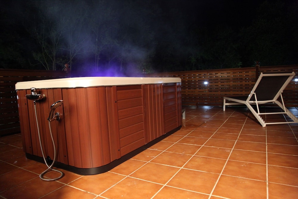 Superior Twin Room, Jetted Tub