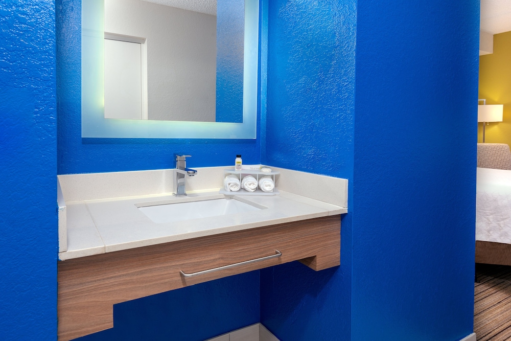 Room, 1 King Bed, Accessible, Non Smoking (Mobility, Transfer Shower) - Photo 1