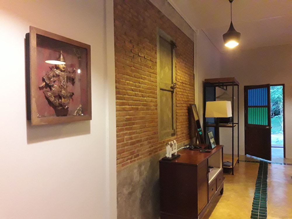 Family Room - Photo 3